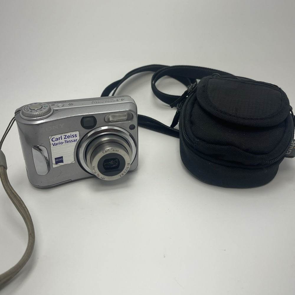 Sony Cyber-shot Carl‎ Zeiss DSC-S60 256MB Digital Camera Silver TESTED WORKING